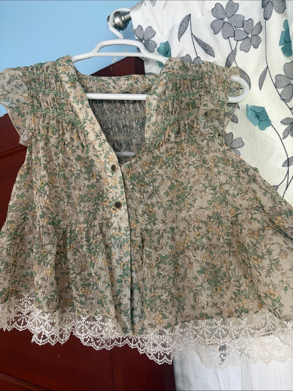 Bohemela Floral Lace Trim Sleeveless Blouse in Cream and Green NWT